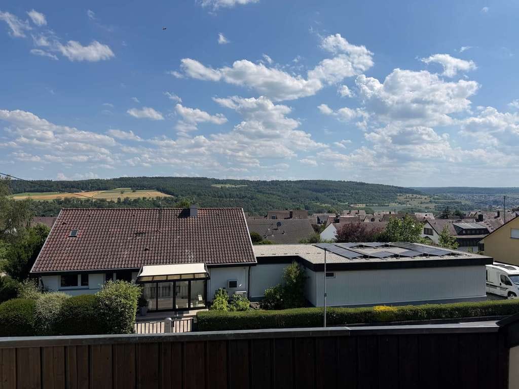 Immobilie in Mühlacker - Wohnen mit Ausblick – Gepflegte 1-Zimmer-Wohnung mit sonniger Dachterrasse - Bild 1