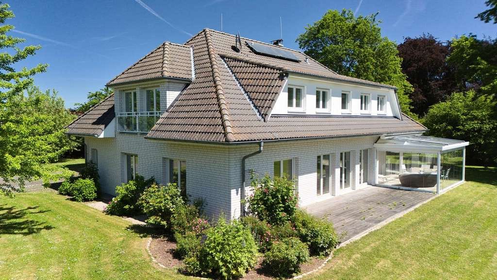 Immobilie in Eime - Luxus trifft Privatsphäre: Villa mit Top-Energieeffizienz im weitläufigen Parkgarten - Bild 4