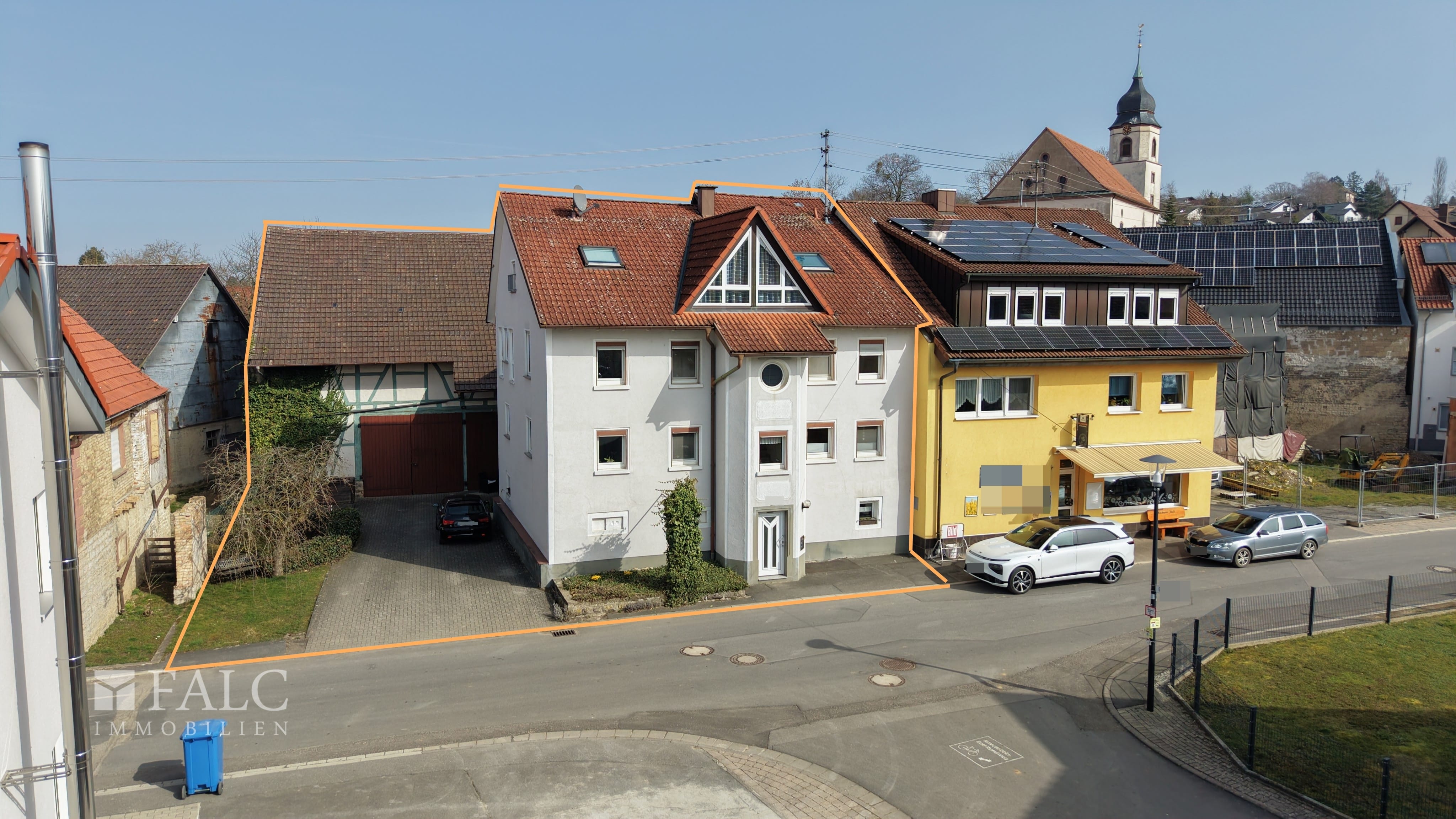 Immobilie in Ravenstein - Platzwunder in Ravenstein! 3-Familienhaus inkl. großzügiger Scheune - FALC Immobilien Heilbronn - Bild 1
