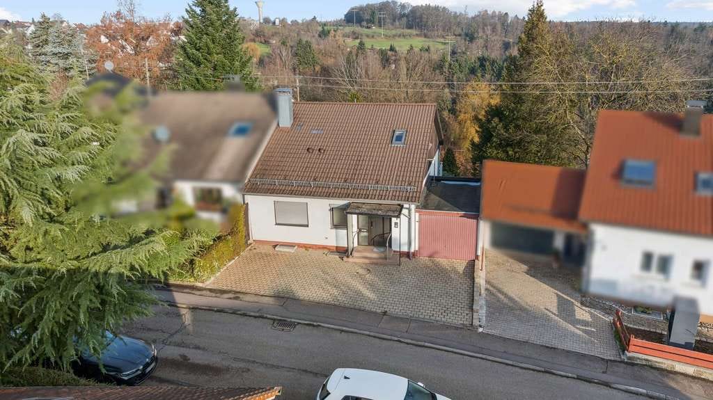 Immobilie in Börtlingen - Großzügiges Haus am Ortsrand mit unverbaubarem Blick ins Grüne - Bild 3