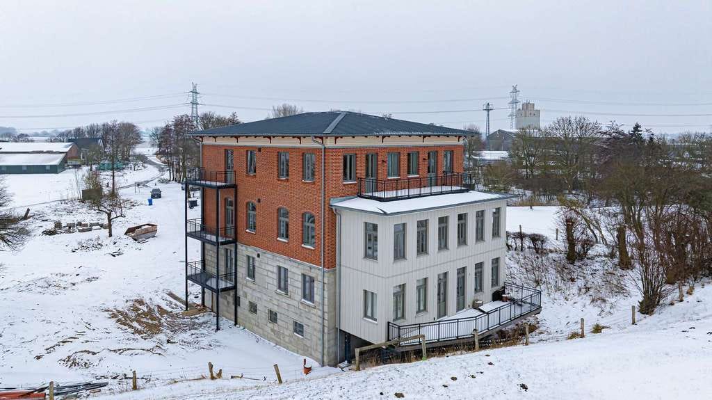 Immobilie in Meldorf - Stil trifft Geschichte | Renovierte 2-Zimmer-Wohnung im alten Schlosshotel - Bild 0