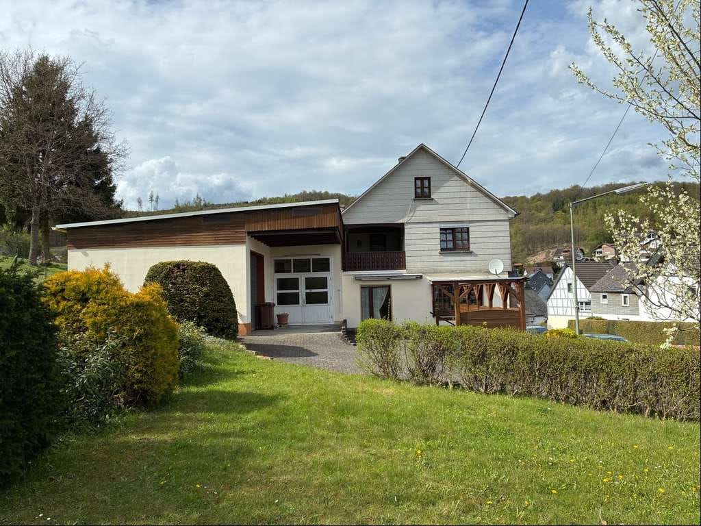 Immobilie in Herdorf - Freiraum für Ideen, die Platz brauchen 
Einfamilienhaus mit kleiner Werkstatt  - Bild 2