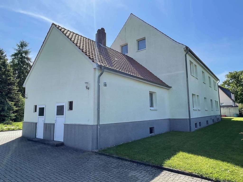 Immobilie in Grasleben - Kapitalanlage! Gepflegtes, voll vermietetes MFH mit Vollwärmeschutz, Garagen und Nähe zur A2 - Bild 3