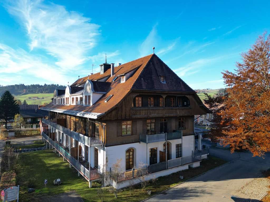 Immobilie in Weiler-Simmerberg - Maisonettewohnung mit 73 qm in Weiler im Allgäu – Balkon & Bergblick & vielseitige Nutzung - Bild 1