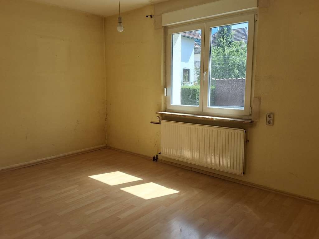 Immobilie in Flörsheim - Entwicklungsobjekt mit Potenzial – 1- bis 2-Familienhaus in Bahnhofsnähe von Flörsheim am Main - Bild 1