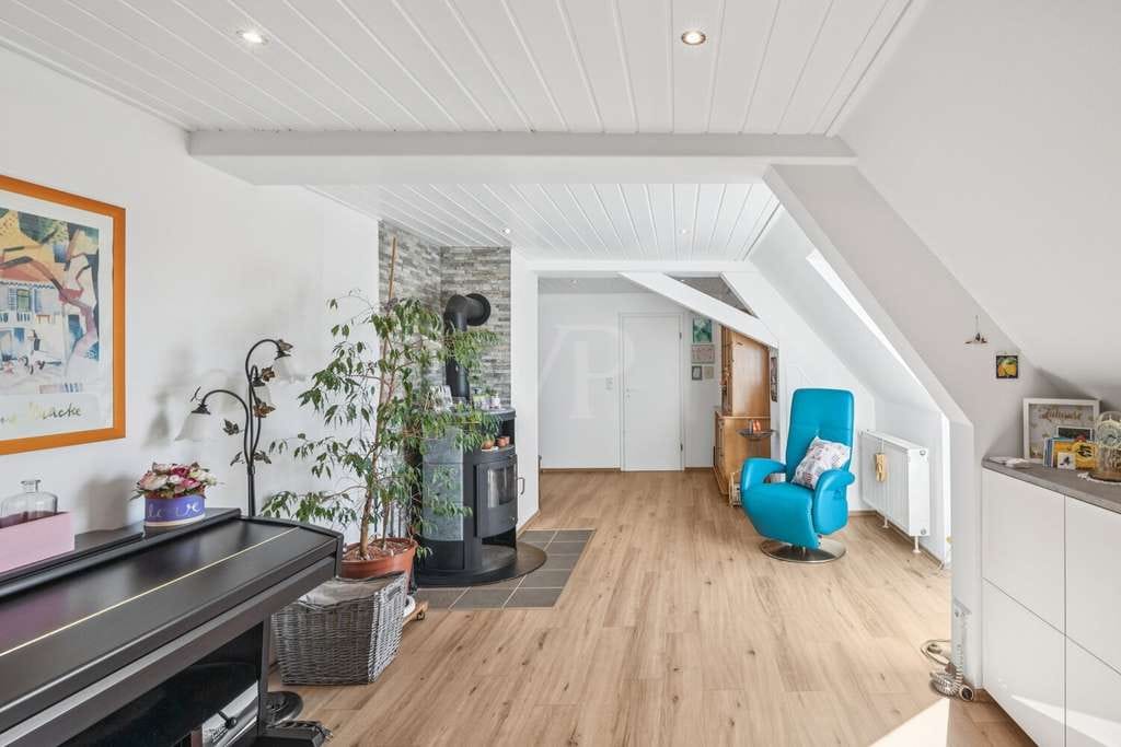 Immobilie in Mauschbach - Ehemaliger Bauernhof mit großem Wohnhaus, vielseitigen Nebengebäuden und großzügigem Grundstück - Bild 3