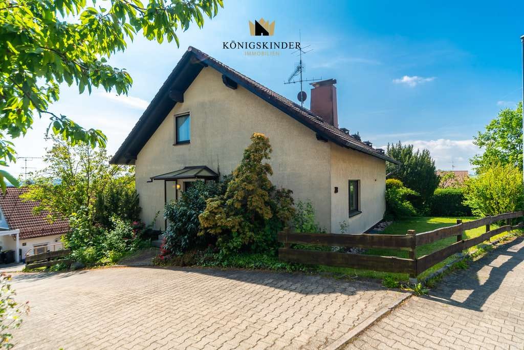 Immobilie in Ebersbach an der Fils - Familientraum in Ebersbach an der Fils – Einfamilienhaus mit großem Potenzial und schönem Garten - Bild 0