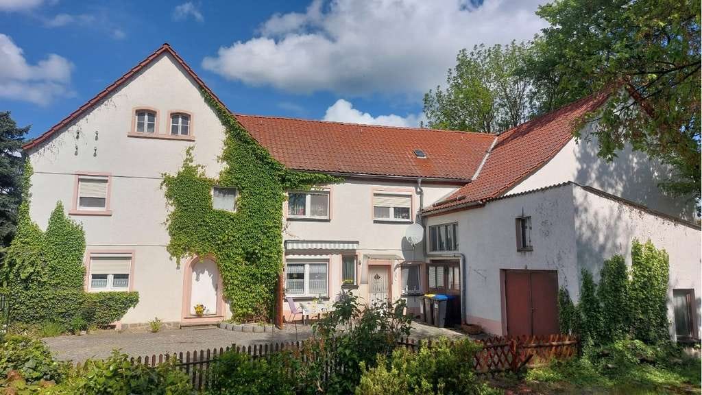 Immobilie in Ebersbach - Zwei-Familien-Haus mit Scheune und viel Platz zu verkaufen - Bild 0