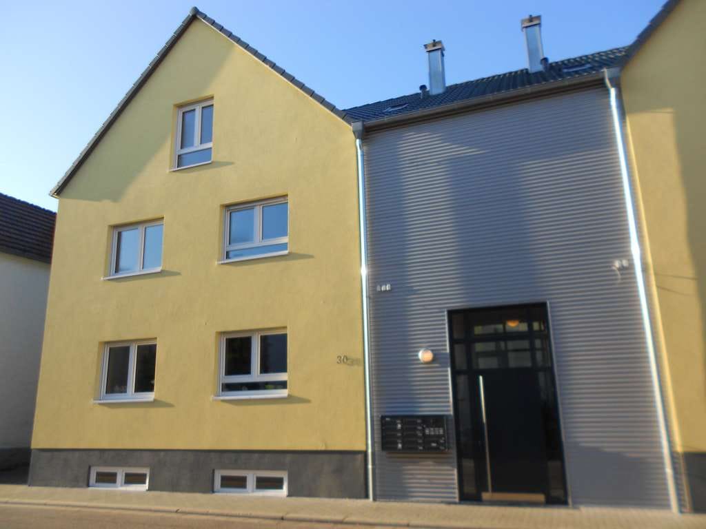 Immobilie in Jockgrim - Moderne 3,5-Zimmer-Wohnung mit Südbalkon in gepflegtem 6-Parteienhaus - Bild 0