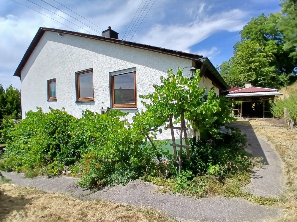 Immobilie in Ichenhausen - Einfamilienhaus mit vielen Möglichkeiten - Ichenhausen - Bild 1