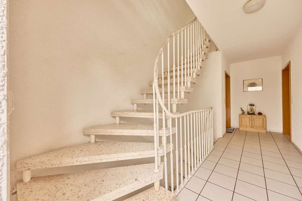 Immobilie in Mehlingen - Wohnen auf zwei Ebenen – 2-Zimmer-Maisonette mit Balkon und Stellplatz in zweiter Baureihe - Bild 2