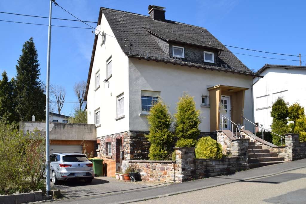 Immobilie in Ransbach-Baumbach - Einfamilienhaus mit großem Grundstück (713 m²) in begehrter Lage von Ransbach-Baumbach! - Bild 3