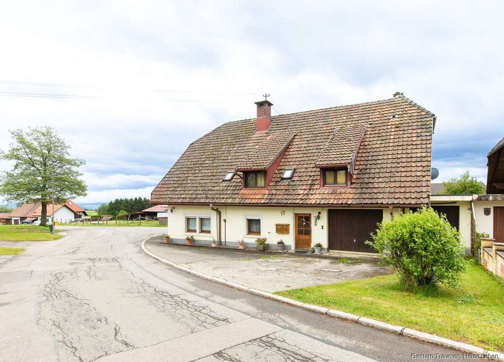 Immobilie in Rickenbach - Familienfreundliches Wohnen| Zweifamilienhaus mit neuer Doppelgarage und großem Garten in Schweikhof - Bild 0