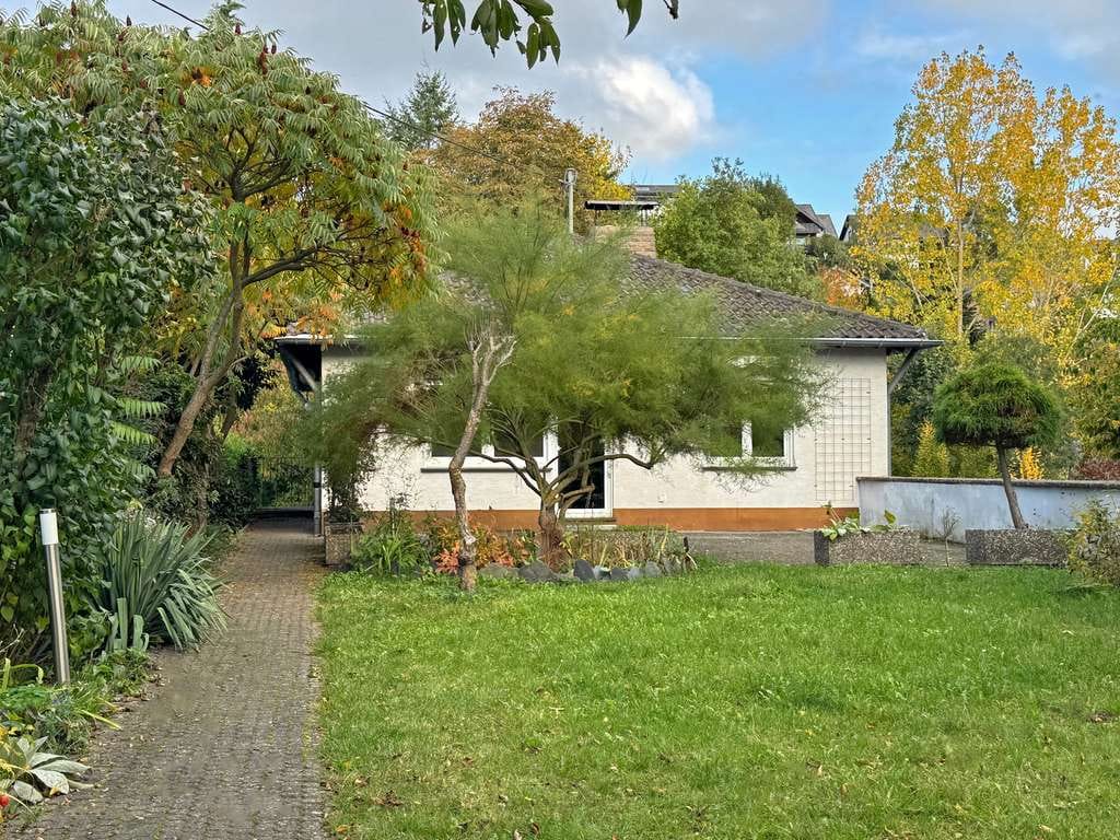 Immobilie in Kruft - Familienidyll in Kruft mit viel Platz, verkehrsberuhigte Lage an einer Sackgasse, großer Garten - Bild 2