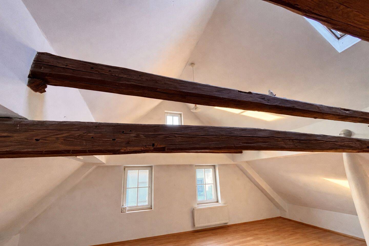 Immobilie in Bergtheim - Renditeobjekt: Wohnung 5 Zimmer, 2 Bäder, saniert, Wfl. 155 qm, Balkon, 1 Bad m. Wanne + Dusche, Waschmaschinenanschluss , 1 zus. Bad m. Dusche im DG - Bild 4