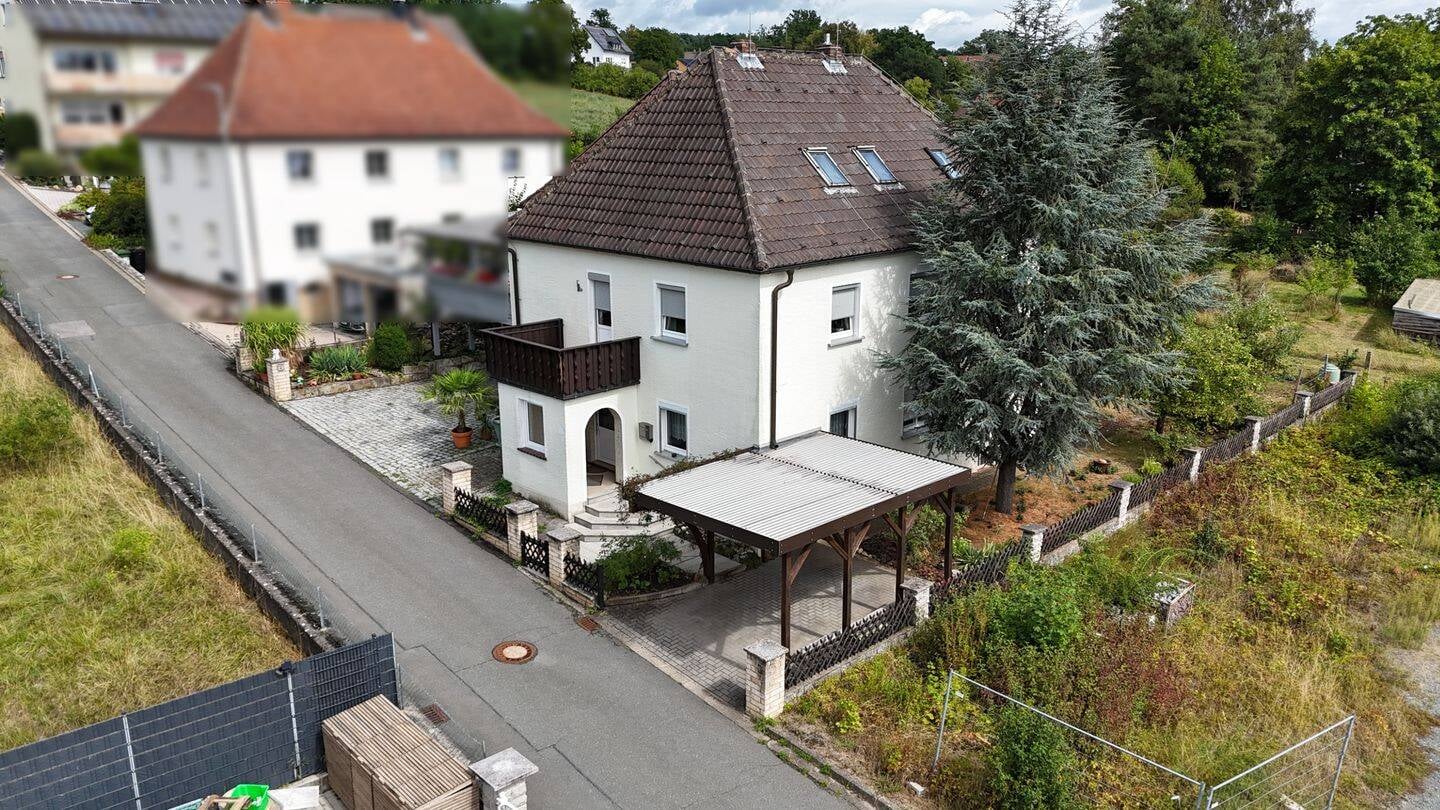 Immobilie in Burgkunstadt - Idylle trifft Potenzial: Solides Wohnungspaket (ca. 154 m²) mit pflegeleichtem Garten & Freisitz in Burgkunstadt-Mainroth! - Bild 0