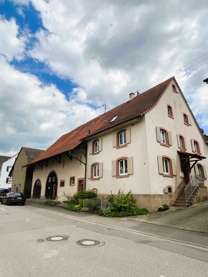 Immobilie in Efringen-Kirchen - Gepflegtes Bauernhaus in Egringen bietet massig Platz und noch mehr Möglichkeiten - Bild 0