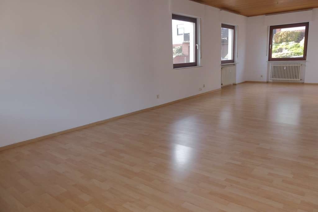 Immobilie in Breuberg - ***Gute Kapitalanlage oder Selbstbezug, 2 Familienhaus mit "ELW", in schöner Wohnlage in Breuberg*** - Bild 3
