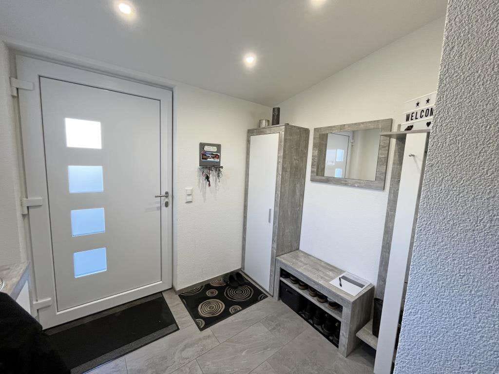 Immobilie in Schwenningen - Ihr neues Eigenheim mit viel Potenzial
Einfamilienhaus mit Garage in Schwenningen/Heuberg - Bild 1