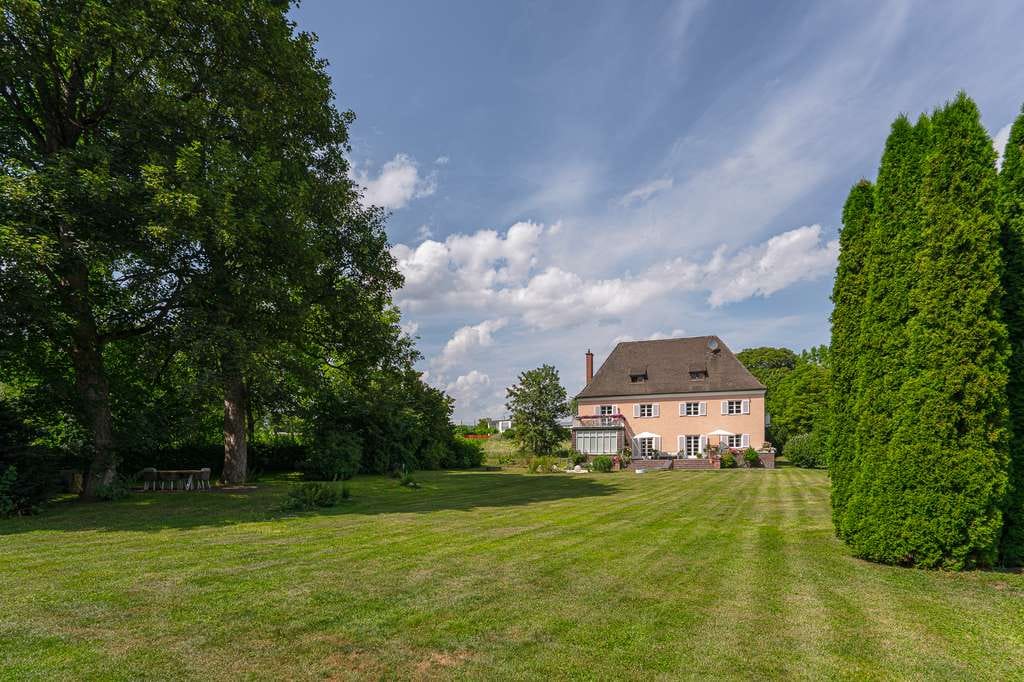 Immobilie in Volkenschwand - Herrschaftlich wohnen: Stilvoll modernisierte Villa mit großem Parkgrundstück - Bild 1