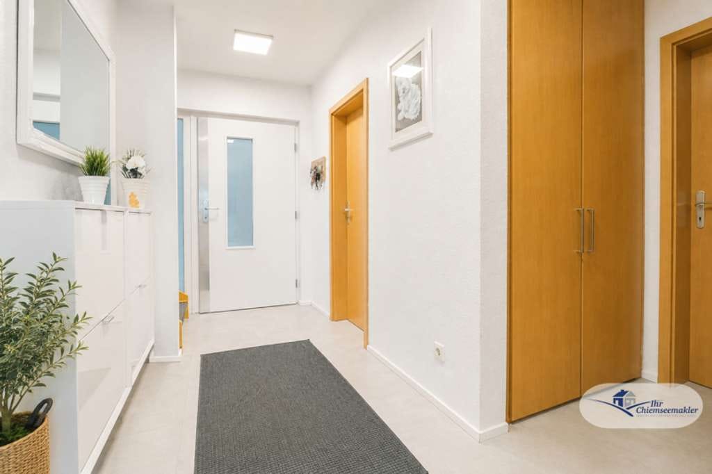Immobilie in Bernau am Chiemsee - Familienwohnen mit Mehrwert – Gepflegtes Einfamilienhaus mit großer Einliegerwohnung in Bernau am Ch - Bild 1