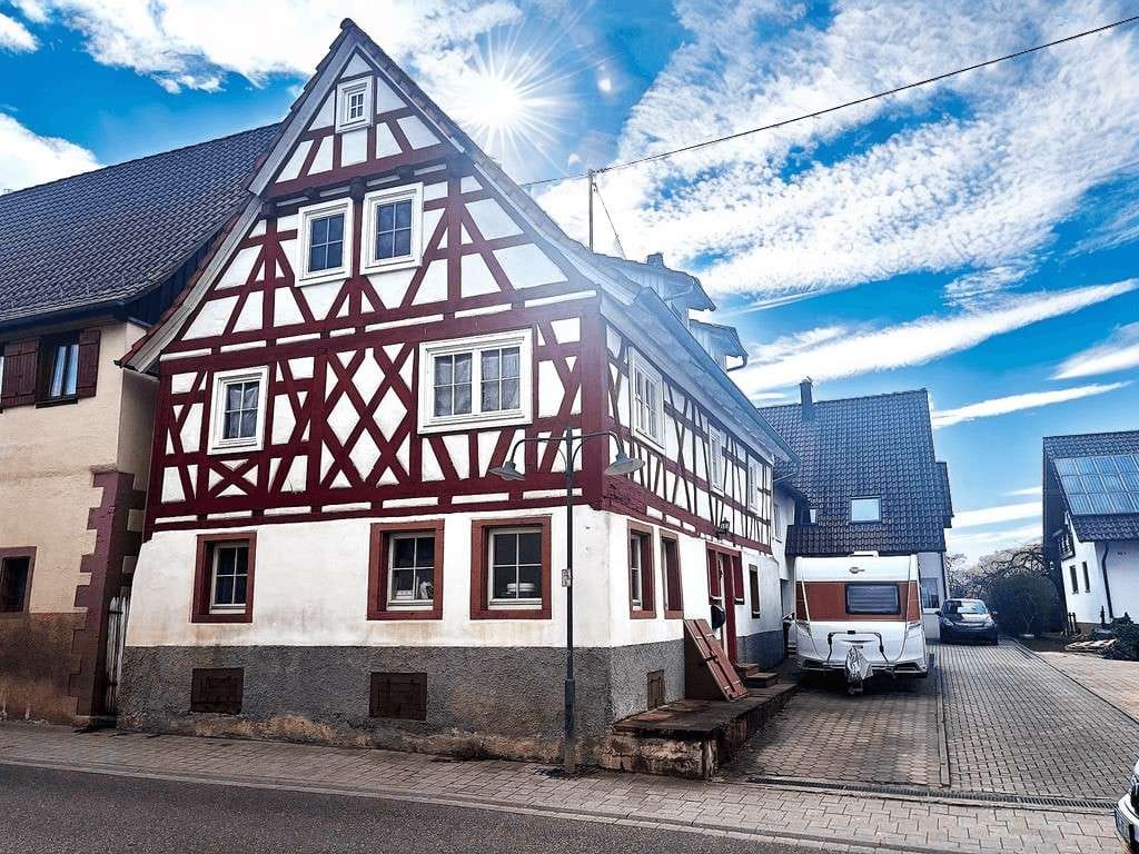 Immobilie in Wiernsheim - Kernsaniertes Fachwerkhaus - Bild 1