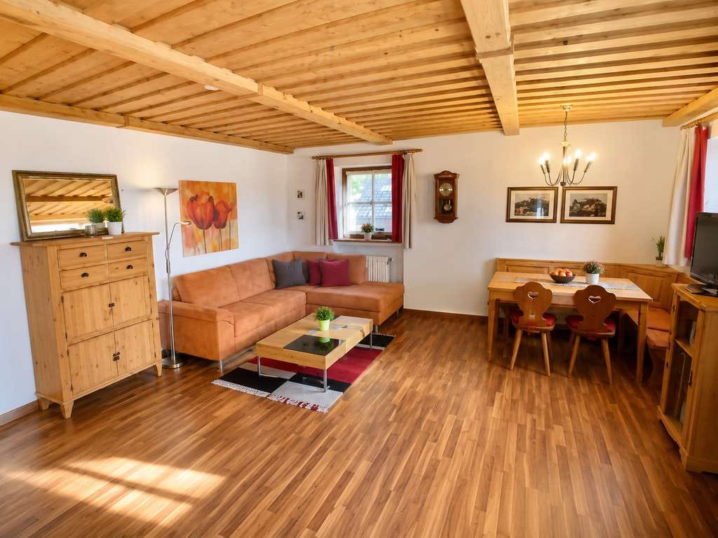 Immobilie in Hauzenberg - Ferienwohnung mit Terrasse, Hallenbad und Sauna im Bayerischen Wald - Bild 1