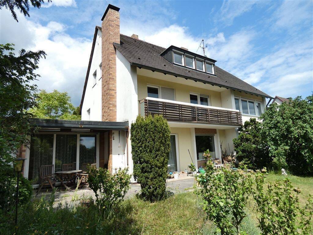 Immobilie in Rückersdorf - Teilweise modernisiertes Zweifamilienhaus in renommierter Lage ! Plus traumhaftes Grundstück ! - Bild 0