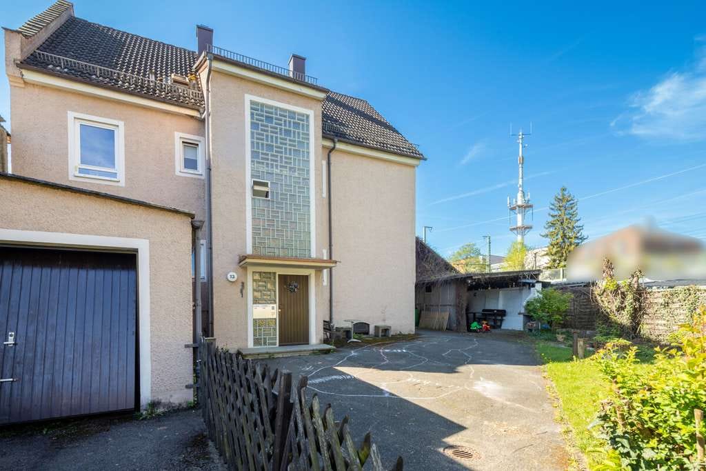 Immobilie in Memmingen - Großzügiges Zweifamilienhaus mit Terrasse, Balkon und vielen Möglichkeiten - Bild 2