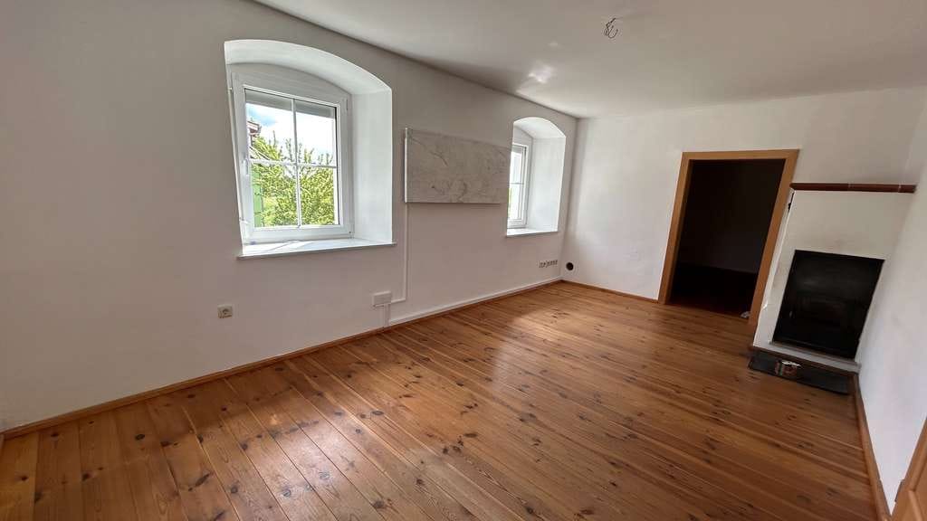 Immobilie in Bodenwöhr - Saniertes Einfamilienhaus mit weitläufigem Grundstück - Bild 3