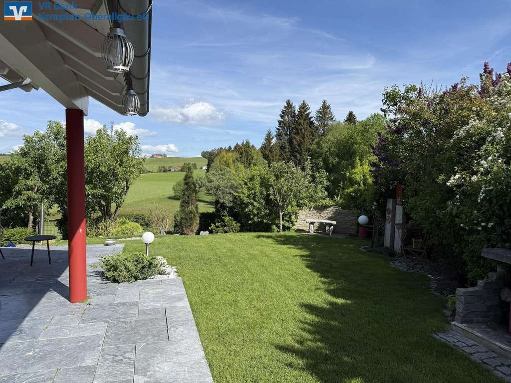 Immobilie in Wiggensbach - Attraktives Einfamilienhaus in ländlicher, traumhafter Lage für Natur und Gartenliebhaber - Bild 2