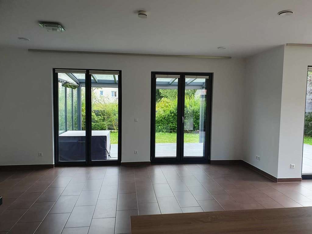 Immobilie in Vierkirchen - Großzügiges Einfamilienhaus mit Sauna und Terrasse – Top-Grundriss, ab Mai frei ( Erbpacht) - Bild 2