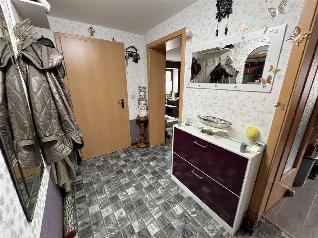 Immobilie in Allendorf - / Zweifamilienhaus mit viel Platz! - Bild 1