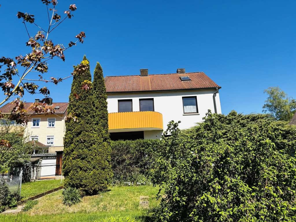 Immobilie in Zeil am Main - Ihr neues Zuhause im stadtnahen Grün...familienfreundliches Wohnhaus mit Südterrasse/Balkon und so - Bild 2