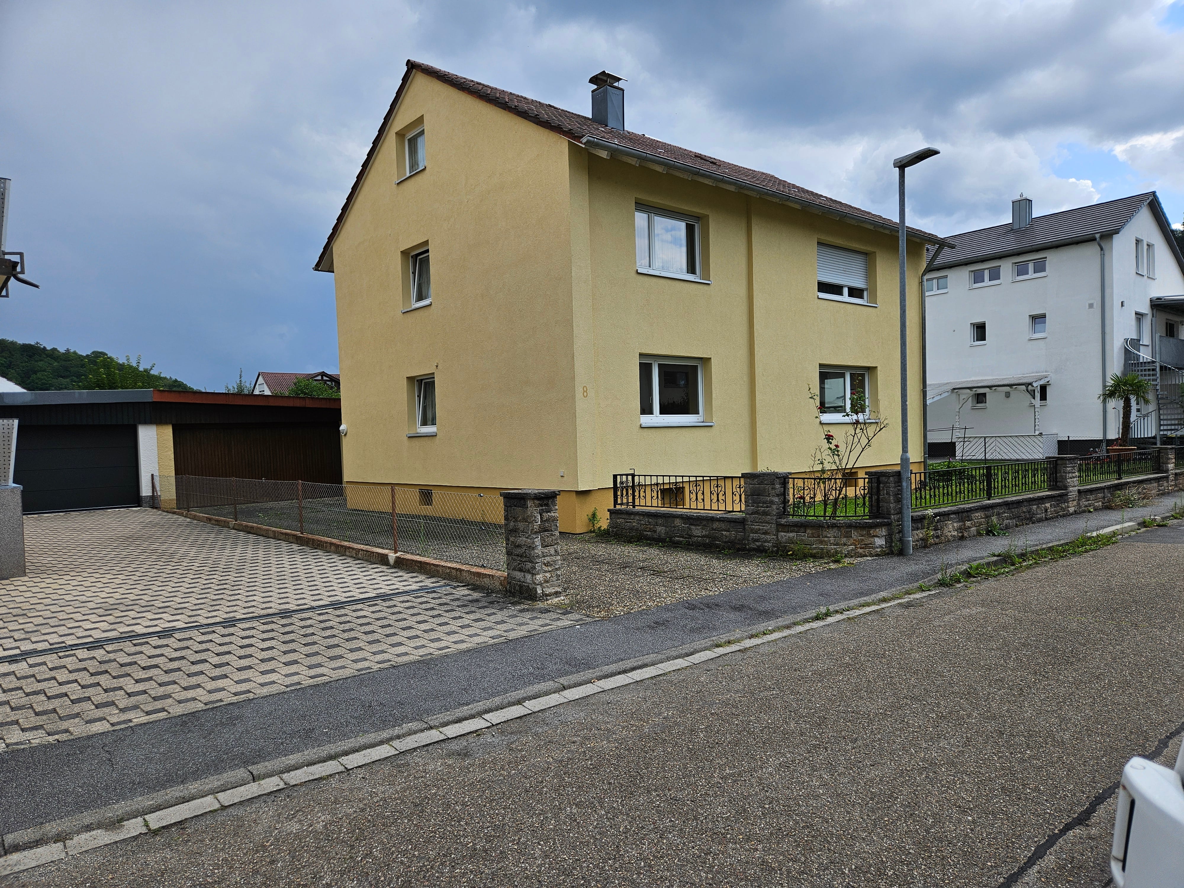 Immobilie in Königsbach-Stein - Freistehendes Zweifamilienhaus in bevorzugter Ortsrandlage von 75203 Königsbach-Stein - Bild 0