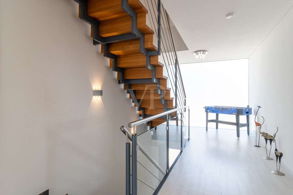 Immobilie in Freisbach - Moderne Architektur trifft Energieeffizienz in attraktivem Wohnumfeld - Bild 3