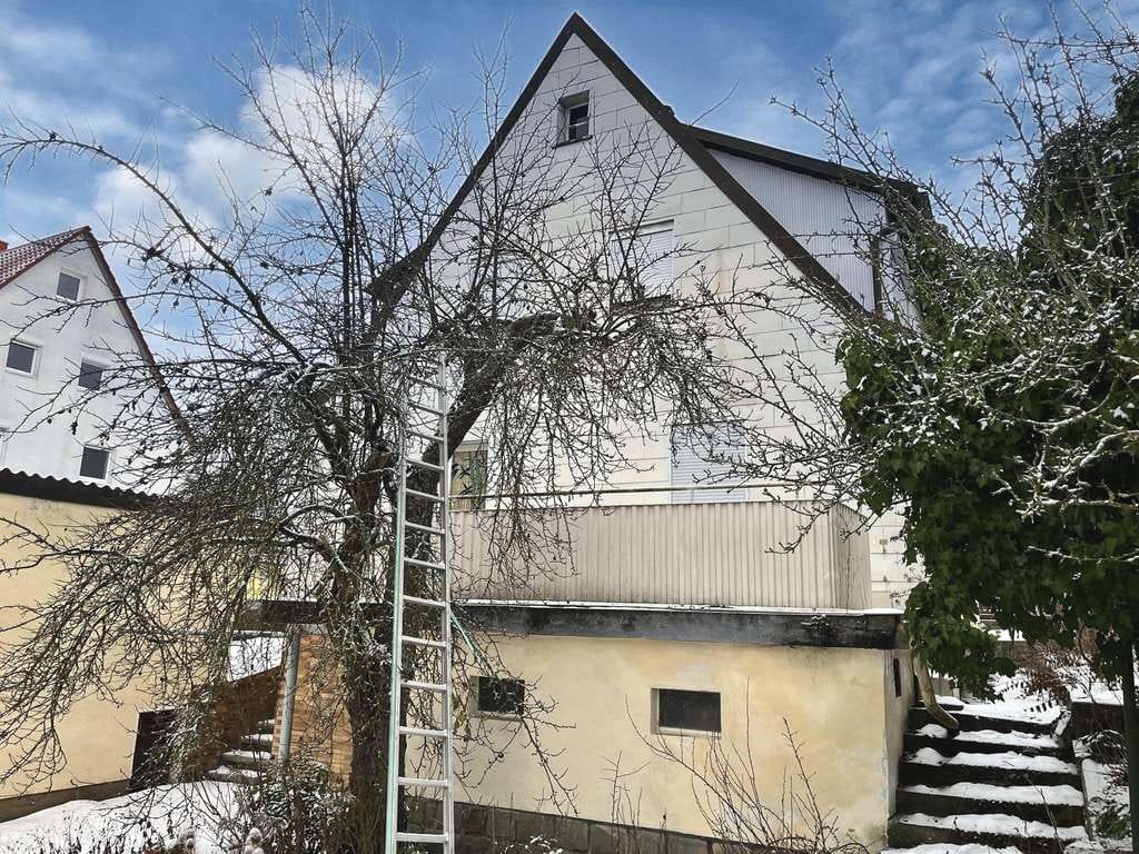 Immobilie in Ebern - Familienfreundliches Haus mit Garage u. Garten in ruhiger Lage, viel Platz: 6 Zimmer, Küche, 2xBad/ - Bild 2