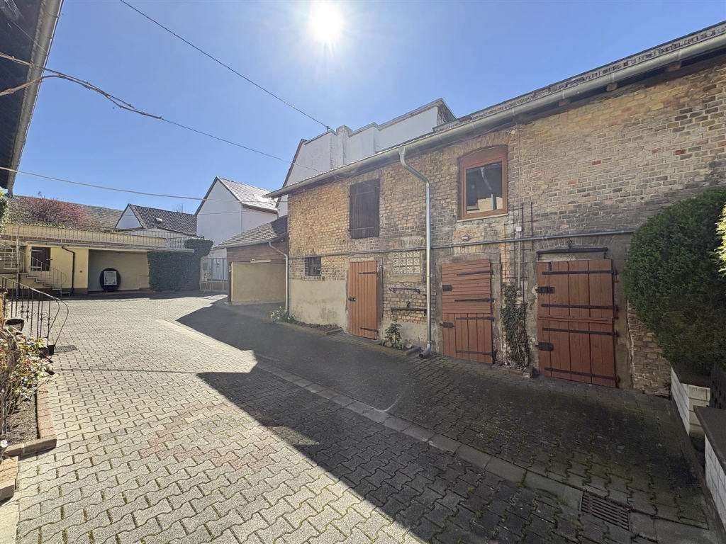 Immobilie in Sprendlingen - Sprendlingen: Schönes Einfamilienhaus mit großer Terrasse und großem Innenhof - Bild 2