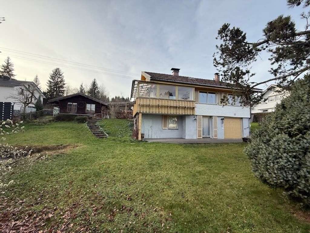 Immobilie in Isny im Allgäu - Rustikales Einfamilienhaus mit Garage in Argen, Teilort von Großholzleute! - Bild 0