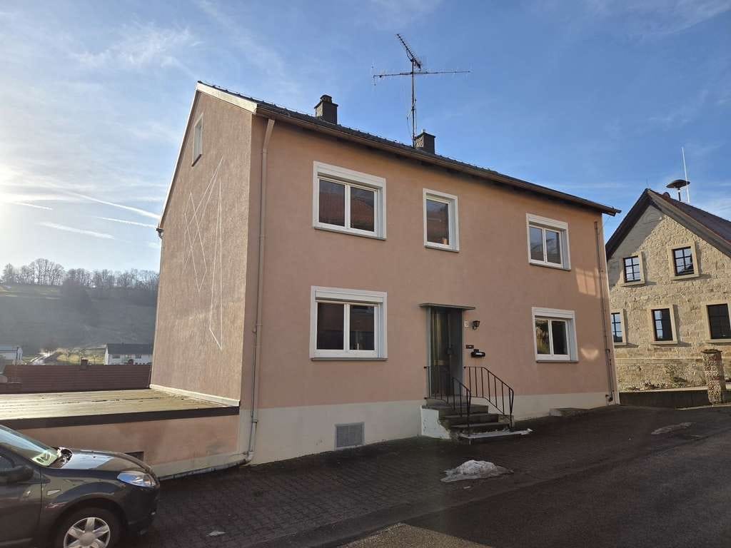 Immobilie in Oberaurach - Großzügiges ZFH (Wfl. 165 m²) mit Gartengrundstück (1.056 m²) und zwei Garagen in Oberaurach, O - Bild 0