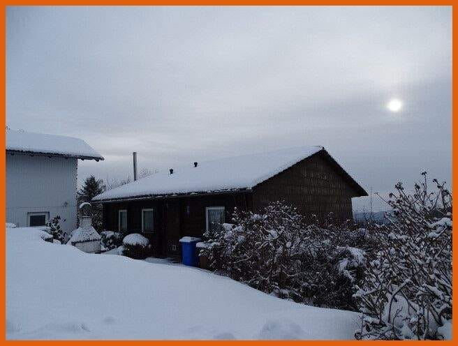 Immobilie in Thurmansbang - Idyllisch gelegener Holz-Bungalow in ruhiger, sonniger Aussichtslage in Nationalparknähe - Bild 3