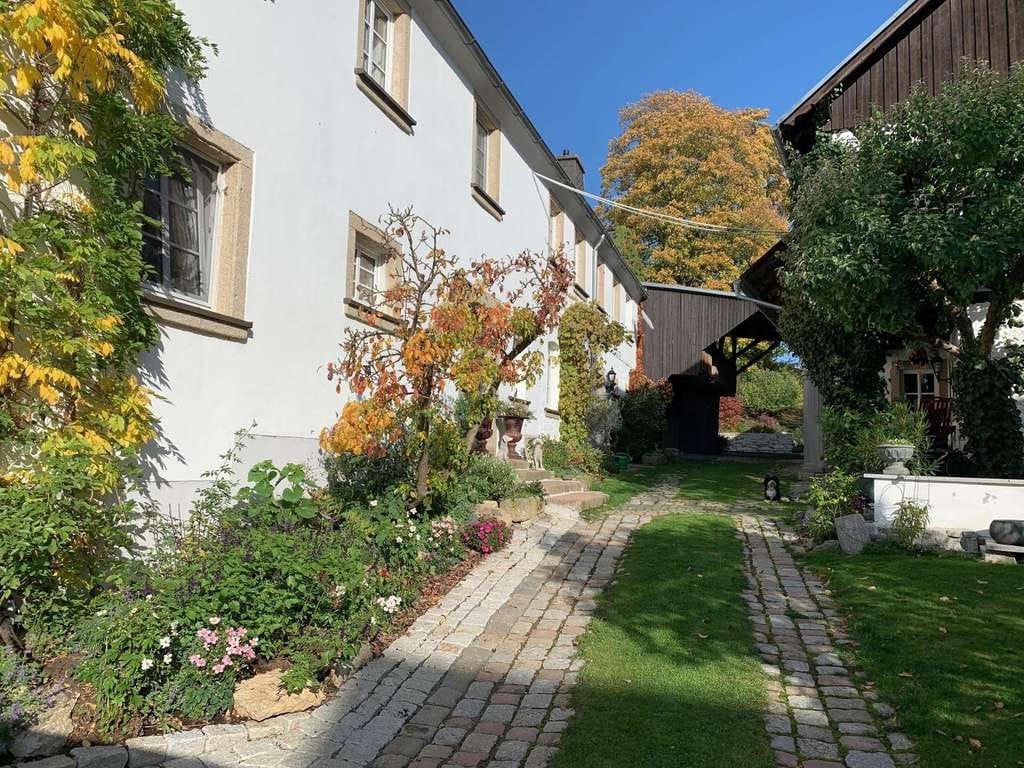 Immobilie in Regnitzlosau - Traumhaft Wohnen in ländlicher Idylle zwischen Hof und Rehau - Bild 2