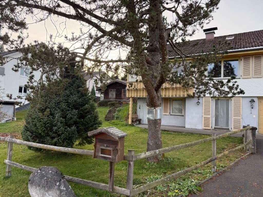 Immobilie in Isny im Allgäu - Rustikales Einfamilienhaus mit Garage in Argen, Teilort von Großholzleute! - Bild 1