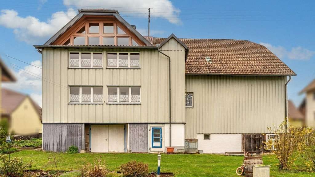 Immobilie in Dunningen - ZFH mit Maisonette, Scheune und großem Grundstück - vielseitig nutzbar - Bild 2