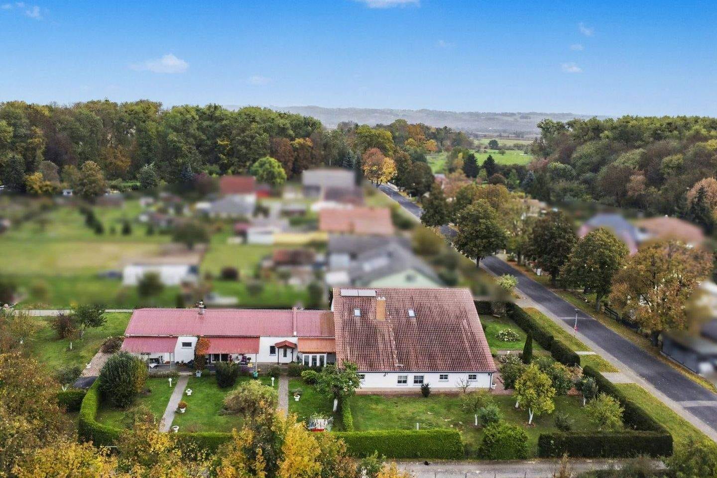 Immobilie in Schwedt/Oder - Wohnraum für alle: Großes 7-Zimmer-EFH & 3 Mietwohnungen auf einem Grundstück vereint - Bild 2