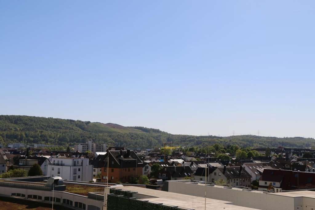 Immobilie in Leonberg - ++Fernblick, Stadtpark, Tiefgarage – Wohnen über Leonberg++ - Bild 0