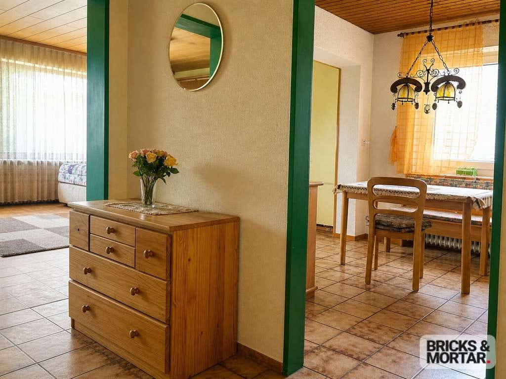 Immobilie in Gessertshausen - Viel Platz für Ihre Zukunft: Haus in Deubach mit Garten und Ausbauchance - Bild 2