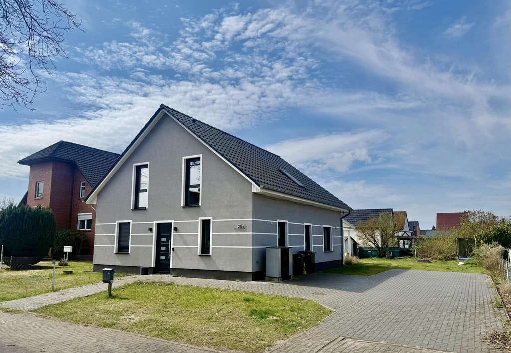 Immobilie in Wittenberge - Ankommen statt suchen: modernes Haus mit Garten und klarer Struktur - Bild 0