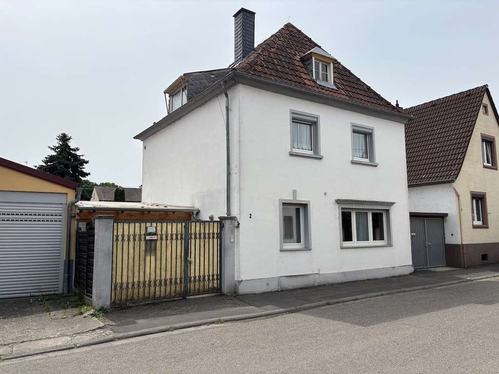 Immobilie in Gimbsheim - Freistehendes Einfamilienhaus mit Garten, Nebengebäude und attraktivem Ausbaupotenzial - Bild 0
