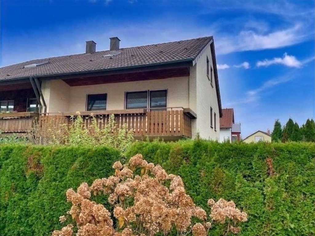 Immobilie in Gomaringen - ..eine sofort beziehbare Doppelhaushälfte in ruhiger Lage von Gomaringen ! - Bild 1